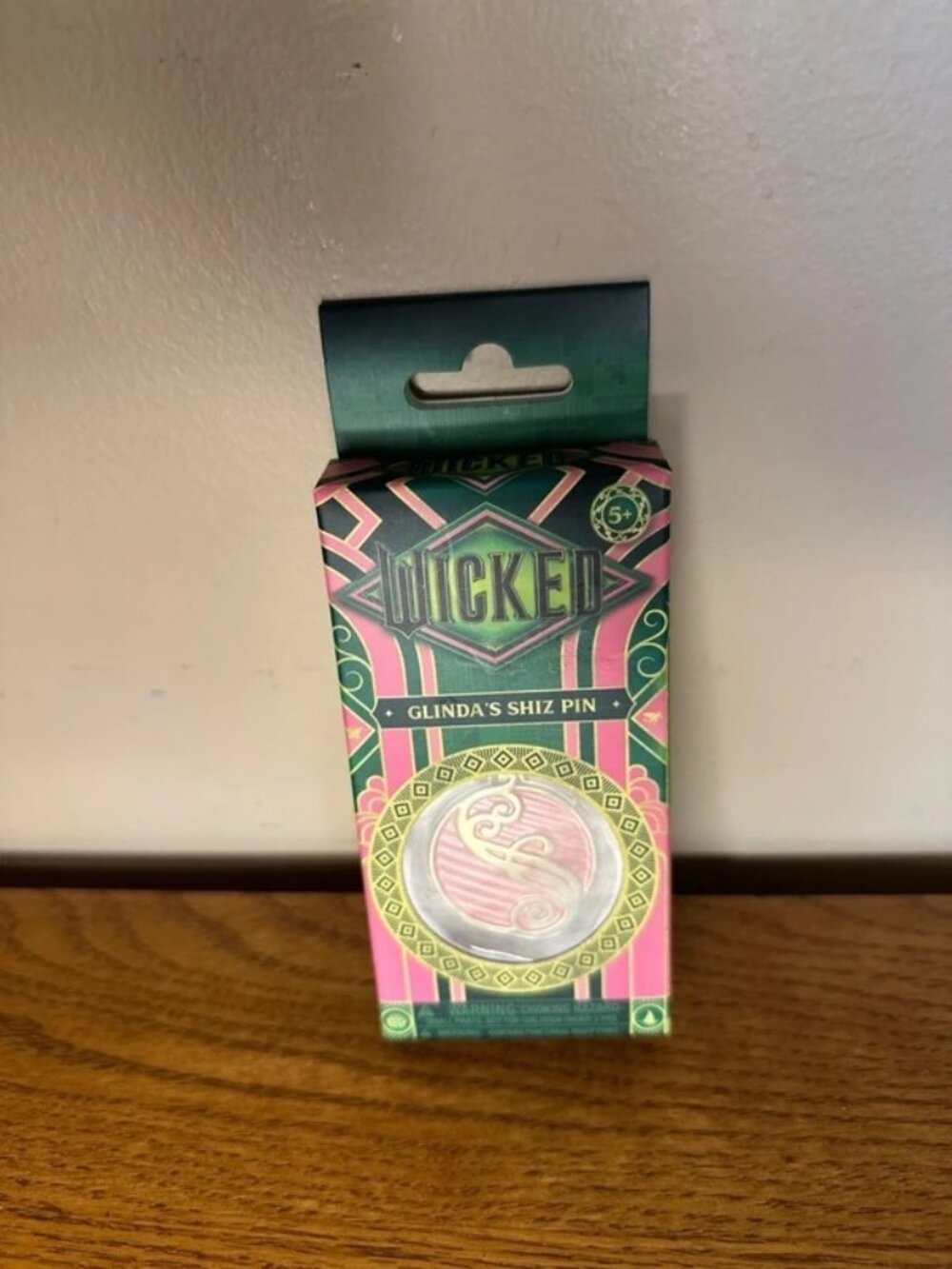 New Wicked Glinda's Shiz Pin University Collectible Halloween Costume Badge Pink